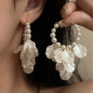 ❤️Elegant Pearl and Gold Leaf Earrings